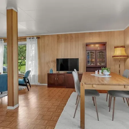 Koselig Eldre Hus Pa Vakantiehuis Bleik